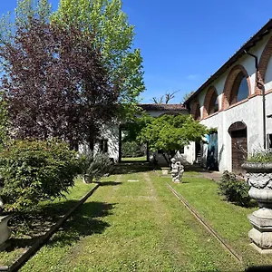  Villa Affascinante Casale Brambilla Vicino Pavia